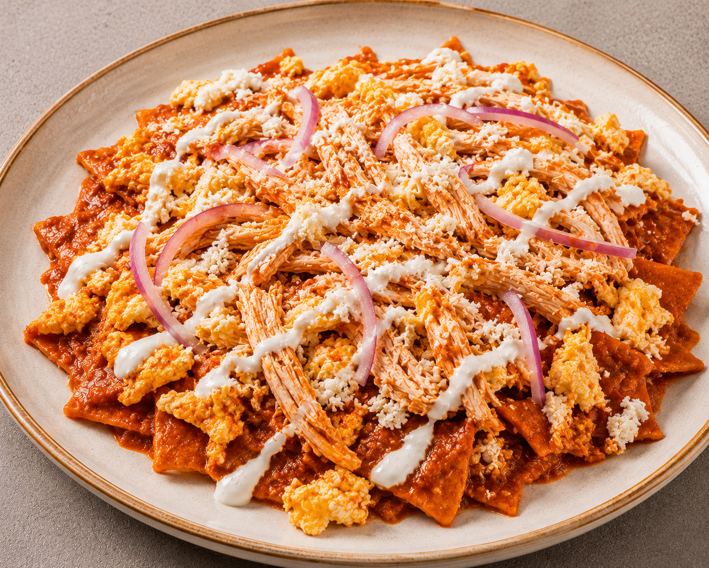 Chilaquiles de Chipotle con Huevo y Pollo